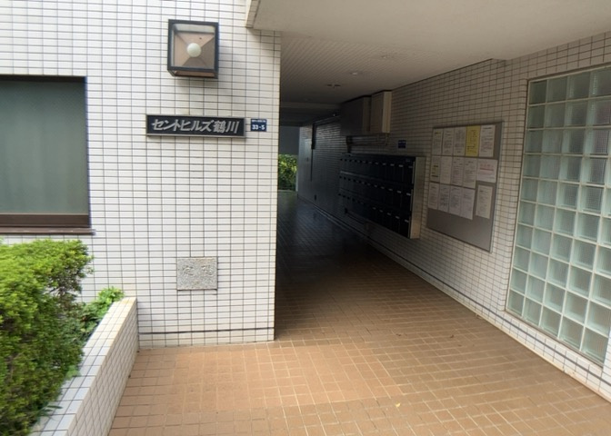 マンションのエントランスには、もともと風よけや防犯の役割がありますが、マンションによって宅配ボックスなどの設備が備わっている所もあります。日々の生活をイメージしながら生活しやすさをチェックしましょう。