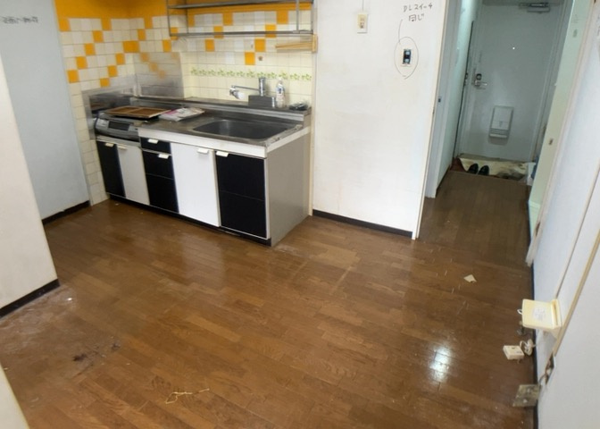 直線タイプはLとDKを一直線に並べた形で対面キッチンのタイプです。一般的なのでよく見かけるかもしれません。直線タイプに似た直接アイランドタイプは、キッチンとダイニングの間に壁がない分広く感じられます。