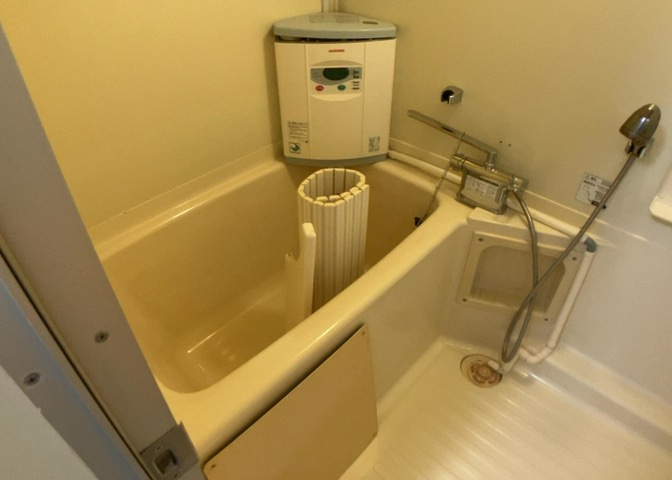 入浴時の快適さも大事なことですが、綺麗な状態を維持できなければ気持ちよく入浴できません。毎日の掃除が楽という点は大事なポイントになります！カビが生えにくく掃除がしやすい、壁や浴槽を選ぶといいでしょう。