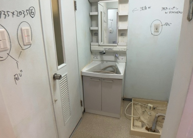 洗面化粧台では顔を洗ったり、身だしなみを整えることが本来の使い方ですが、用途によっては洗面化粧台に求められる機能が違ってくるため、ご自身や家族のライフスタイルに合ったものを選ぶことをおすすめ致します。