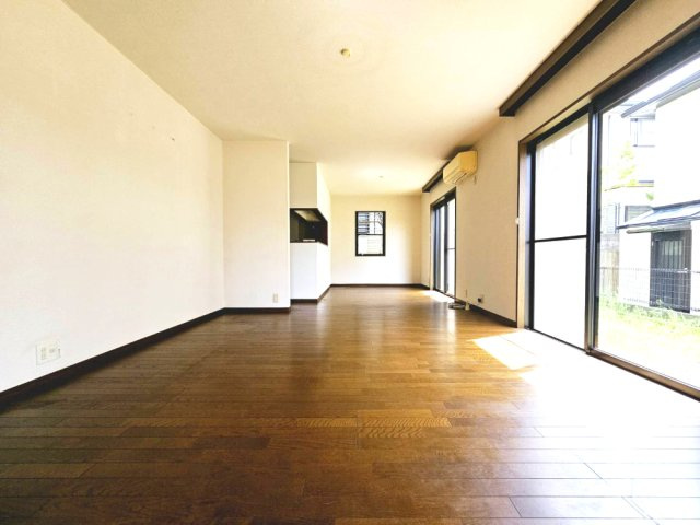 ■LDK約18帖■会話弾む対面システムキッチン■窓も大きく多く明るい室内