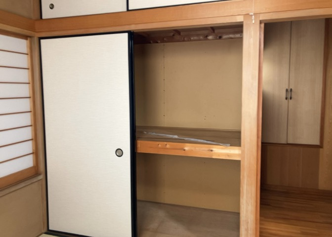 デザイン性を重視しすぎて収納が少なかった！なんてことにならないため、事前に現地で収納の数を確認しておくことをお勧めします。クローゼット以外にも床下収納や屋根裏収納、パントリーなどもチェックしましょう。
