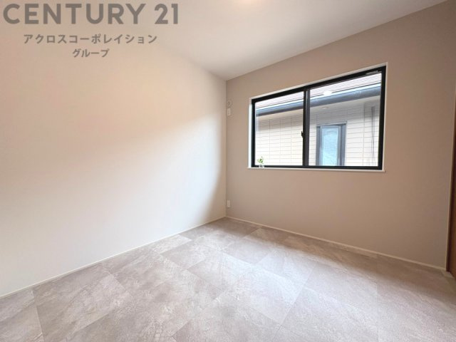 創造性や成長を促す遊びの空間を提供。学習や趣味に集中できる環境を整えます。個別のプライベートスペースは自己表現と自立心を育み、心地よい睡眠環境を整えリラックスできる場所を提供。