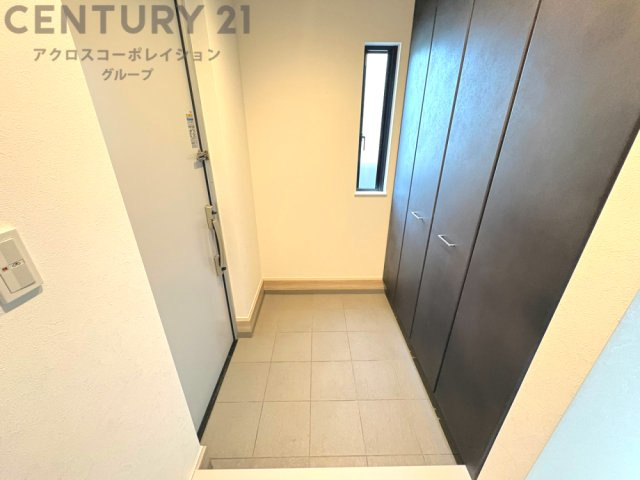 玄関収納付きの玄関です　家族皆様の履物をしっかり収納できます