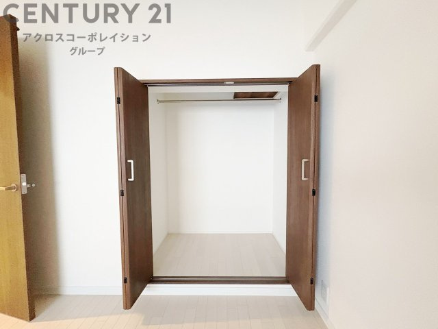 衣類やアクセサリー、小物類の収納が便利で整理整頓がしやすく、部屋の美観を保ちつつ、スペースを最大限に活用できます。衣服のしわやダメージを防ぎ、長持ちさせることができます。
