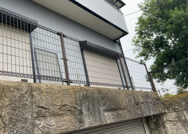 庭があることでガーデニングや家庭菜園はもちろん、こどもの遊び場やペットを放して遊ぶことができます。また、家の周囲に余裕があるということです。隣地との間があれば、十分な日当たりと、風通しが確保できます。