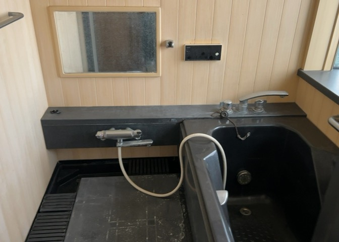 入浴時の快適さも大事なことですが、綺麗な状態を維持できなければ気持ちよく入浴できません。毎日の掃除が楽という点は大事なポイントになります！カビが生えにくく掃除がしやすい、壁や浴槽を選ぶといいでしょう。