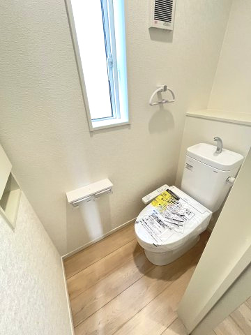 施工例。2階にもトイレです。施工例は完成時と異なる場合があります。