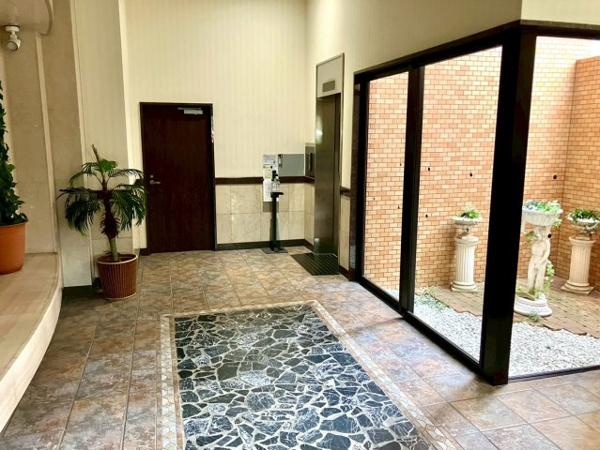 【ダイアパレスサンポート高松のエントランス】