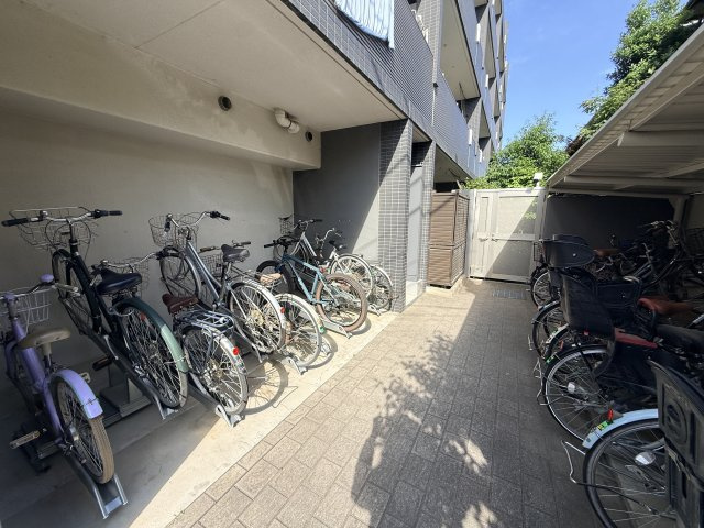 自転車をお持ちの方も安心の駐輪スペースあります。
