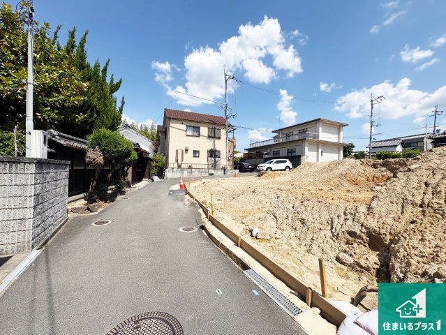 周辺は落ち着いた街並みの住宅地！子育てがしやすい住環境です！