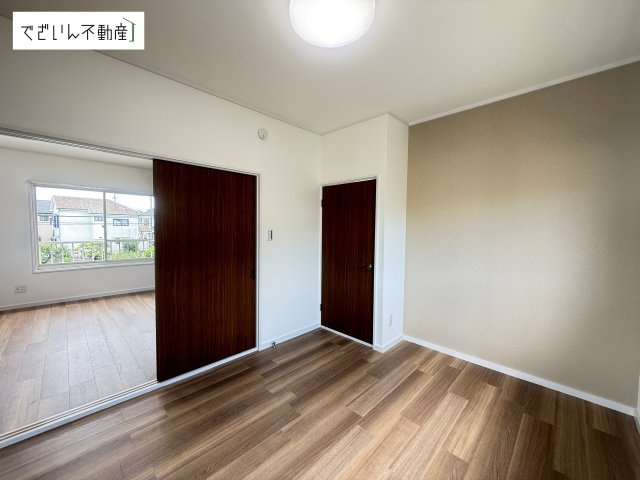 現地(2026年6月撮影)　2階北側5帖洋室