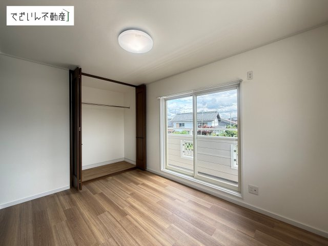 現地(2026年6月撮影)　2階西側6帖洋室