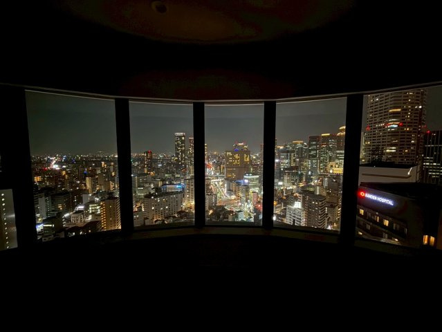 【夜景】LDの窓から望める夜景です。室内から撮影しております。