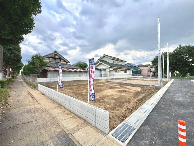 全10区画　　間取り・外観・設備まで自由にプランニング可能。暮らし方に合わせた住まいをご提案できます。花田小学校まで徒歩約4分(270ｍ)、毎日の通学がしやすい住環境です。