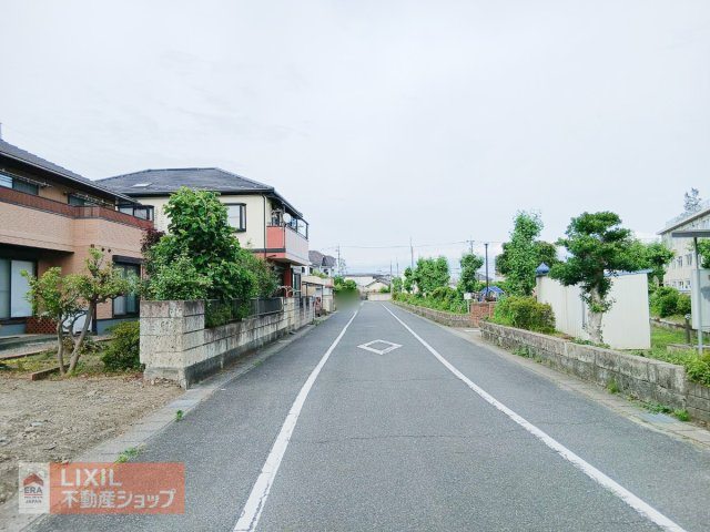 前面道路は広々6．6ｍ！すれ違いも並列駐車もストレスフリーです。