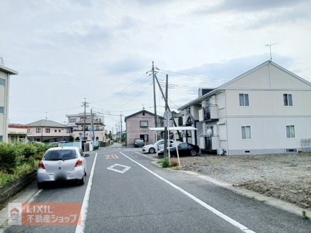 前面道路は広々6．6ｍ！すれ違いも並列駐車もストレスフリーです。