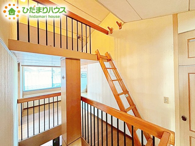 2階上部にはハシゴをかけて登れるロフトスペースがございます！