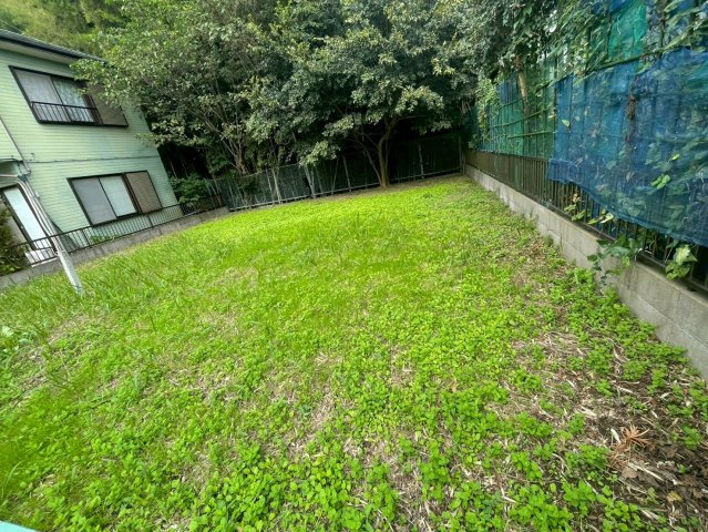 緑と静けさに囲まれた閑静な住宅街。心地よい住環境で、家族の笑顔があふれる暮らしを実現します