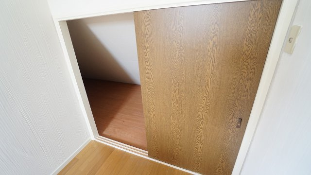 ◎2Ｆ廊下に収納スペースつき