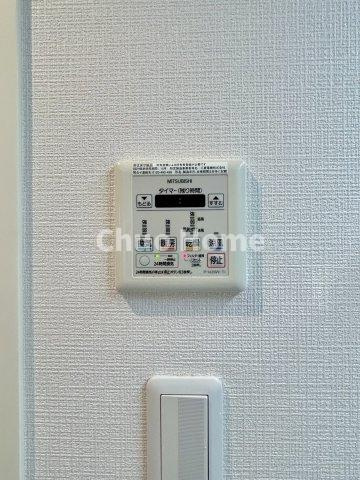 【浴室乾燥機】暖房・冷風・換気・乾燥が可能です。毎日を快適に過ごせるうれしい機能が揃っています。雨の日の洗濯物も安心です。