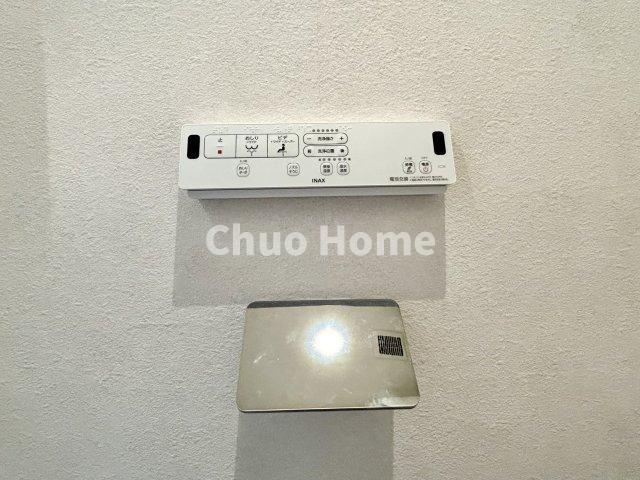 【ウォシュレット】清潔に使いたいお手洗いには最適な設備です。もちろんウォームレットも標準装備です。