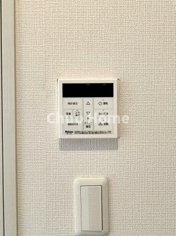 【給湯リモコン】外での一日を忘れさせてくれるオートバス機能でお好みの湯量・温度に調整された浴槽。