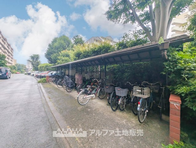 【Bicycle　parking】　◆駐輪場◆を敷地内に設置。自転車の保管を適切に管理し、日々の移動に快適さと安心をもたらします。
