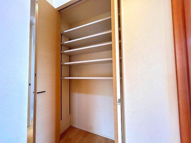 2階の廊下にも収納がありお家がスッキリと片付きます！