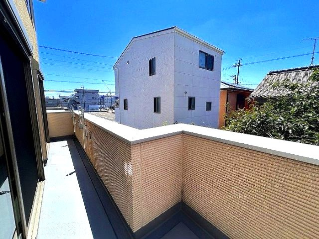 南面バルコニーにつき洗濯物がよく乾きます！