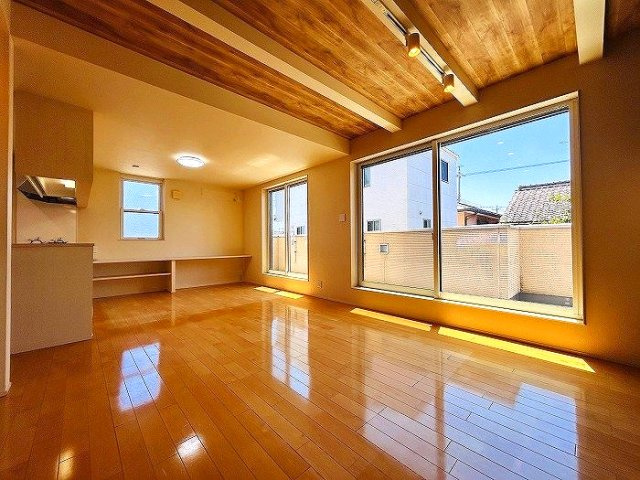 LDKはゆとりある約20帖！リラックスできる居心地の良さを演出します。