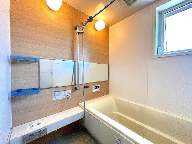 広々とした浴槽は1日の疲れもリフレッシュでき、お子様との入浴も楽しめます！