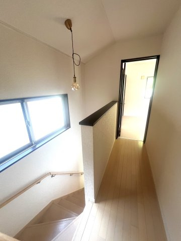 2階廊下。3部屋それぞれ独立した間取り。
