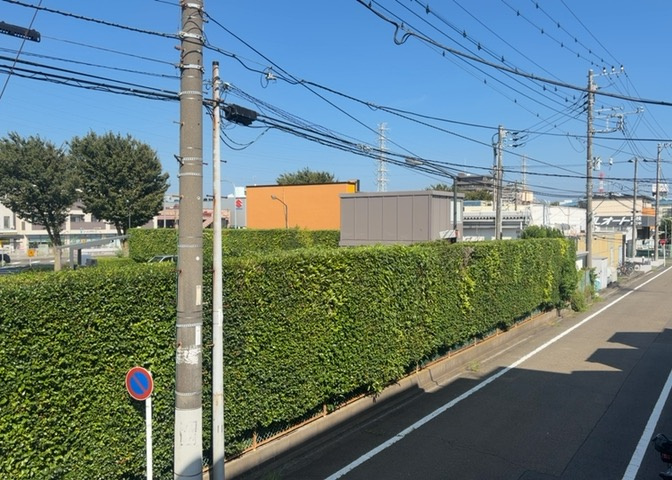 眺望の良さを楽しめるダイニングキッチンで家族団らんの時間を過ごしてはいかがでしょうか。バルコニーから見える景色を家族で眺める時間は、時間が経つのを忘れてしまいそうですね。是非、現地を見に行きましょう！