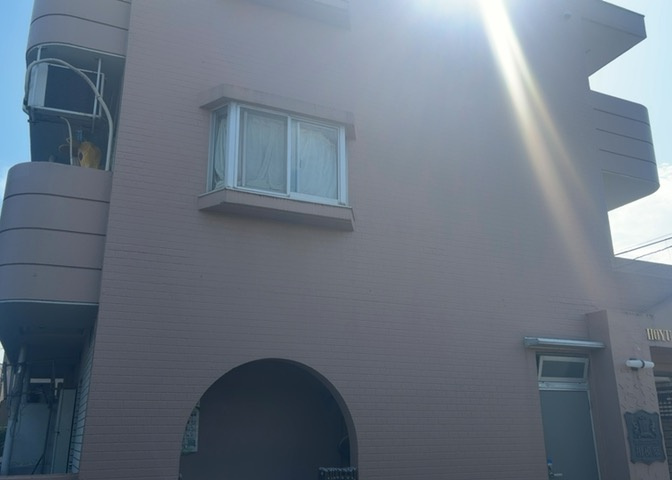 駐車場と明記されていても、最小スペースでつくられた駐車場だと大型車は駐車できなかったり、出入りしにくくなったりする可能性があります。お車のサイズと購入したい物件の駐車場のサイズを現地で確認しましょう。