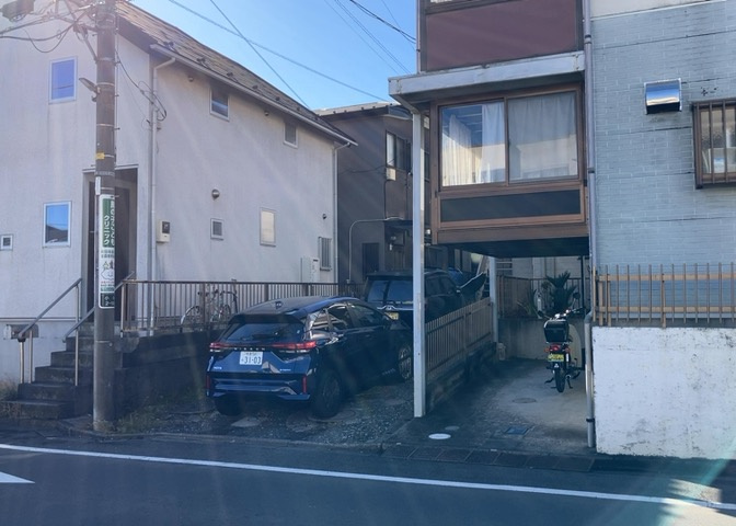 東側道路の場合は居室を南向きに設計しやすいため、朝日が入りやすいというメリットがあります。一方、西側道路も東側同様に居室を南向きに設計しやすいのですが、住宅地だと朝日が入りにくいという弱点があります。