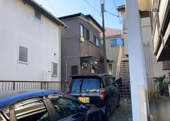 玄関は家の顔と言っても過言ではありません。現地を見学する際は玄関の広さや全体のバランスなどを見てみるといいでしょう。一般的なアプローチのしやすさだけではなく、お年寄りにも優しい設計のものだと安心です。