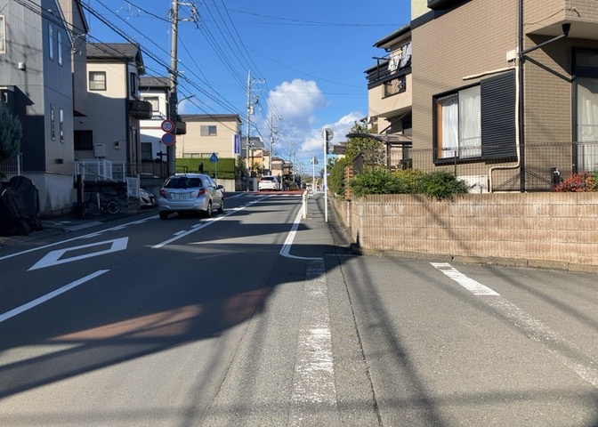 桜や紅葉の名所に出かける人は多いと思いますが、家にいながら季節の移ろいを感じる生活を送りませんか？リビングや窓から見える景色が生活を彩るワンポイントに！現地から見える景色を堪能してみては如何でしょう。