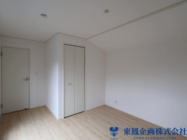 広い洋室は寝室にも