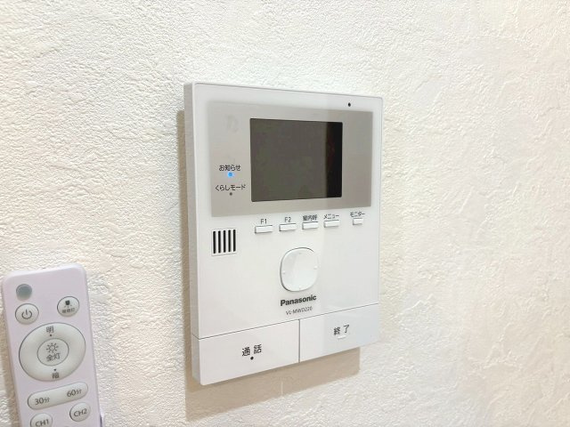 子供の留守番も安心、自動録画と大画面モニターで、誰が来たか一目でわかります