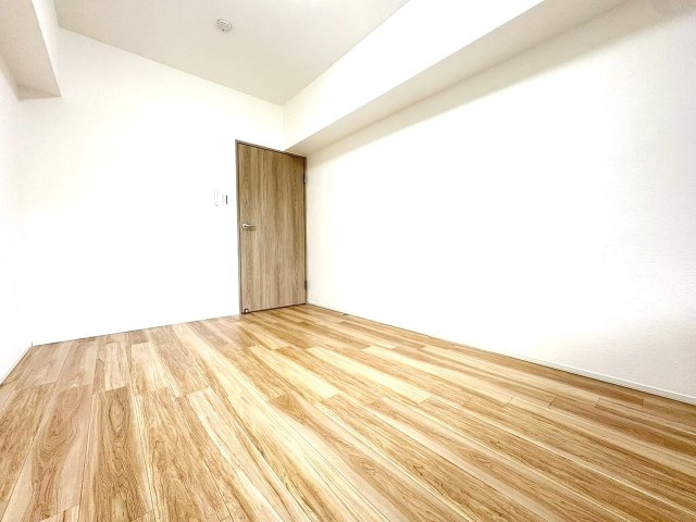 東からの爽やかな朝日が差し込む5.5帖は、毎朝すっきり目覚める寝室にもおすすめです