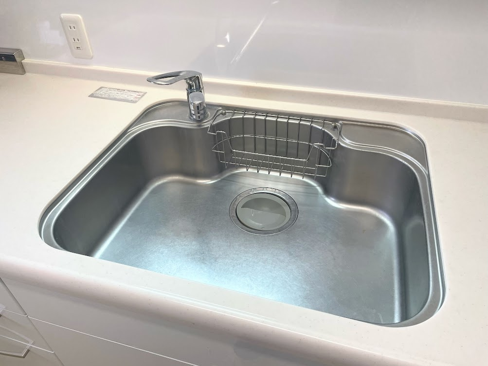 ◆広々したキッチンシンク。洗い物が多い時にも快適にご利用いただけます。