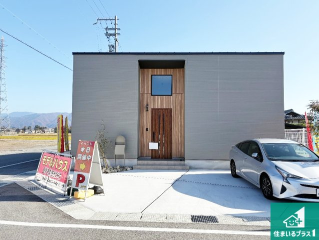 周辺は落ち着いた街並みの住宅地！子育てがしやすい住環境です！気になることがありましたら、お気軽にお問い合わせください！　