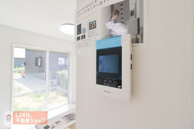 【TVモニター付きインターフォン／現地完成写真】カラー録画機能で、不在の時のご来客確認や防犯へ配慮。