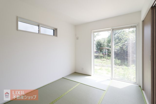 【和室／現地完成写真】LDKに隣接した和室は、客間、お子様のスペース、LDKの延長として便利です。