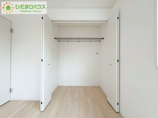 全室にクローゼットが付いていて、お部屋の住空間もスッキリ広々つかえそうです(^^)/