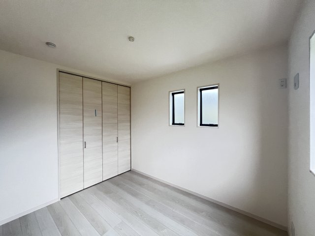 個人の部屋や寝室として使える洋室です　収納付き