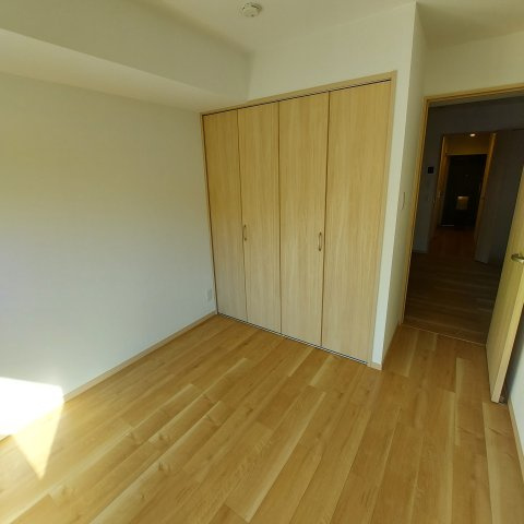 クローゼット付きでお部屋を広々使用できます。