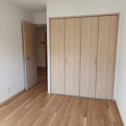 クローゼット付き洋室でお部屋がスッキリします。