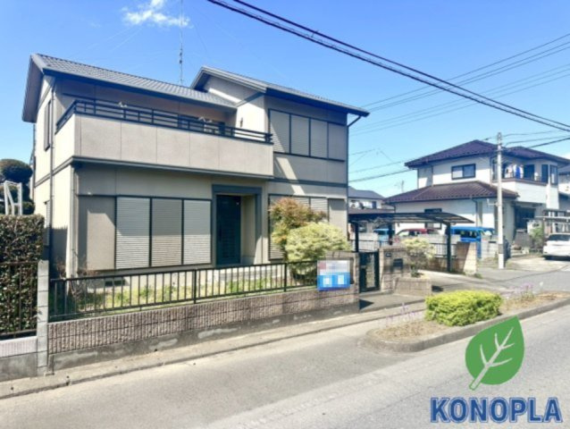 ■外観｜南側のお庭なので暗くなりがちな夕方も明るい印象にしてくれます♪道路から離れたお庭なのでお子様が外で遊ぶ際も安心です♪リビングからお庭が見える子育て世帯にも嬉しい設計です♪